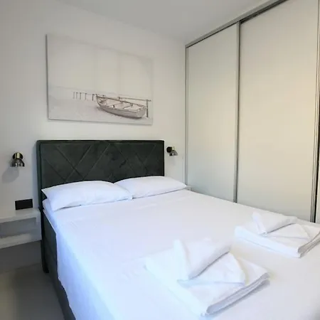 Willa Luxury Lana Apt, Seaview Terrace, Large Outdoor Space, Bbq Trogir