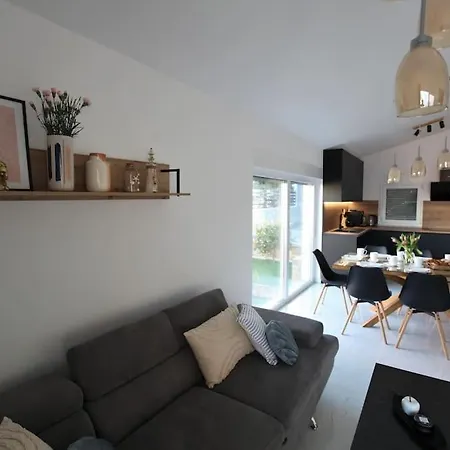 Luxury Lana Apt, Seaview Terrace, Large Outdoor Space, Bbq 别墅