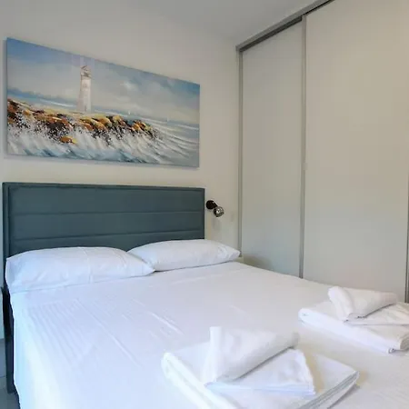 Luxury Lana Apt, Seaview Terrace, Large Outdoor Space, Bbq Willa *