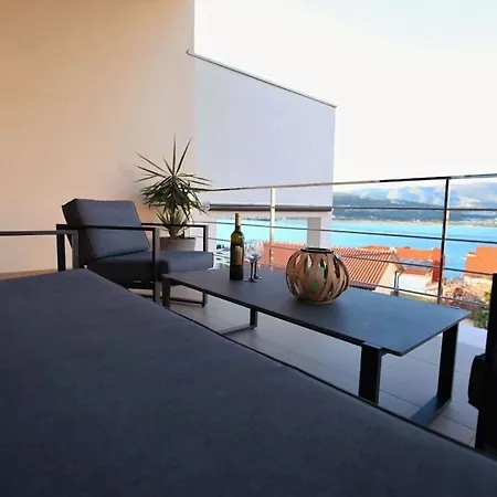 Willa Luxury Lana Apt, Seaview Terrace, Large Outdoor Space, Bbq *